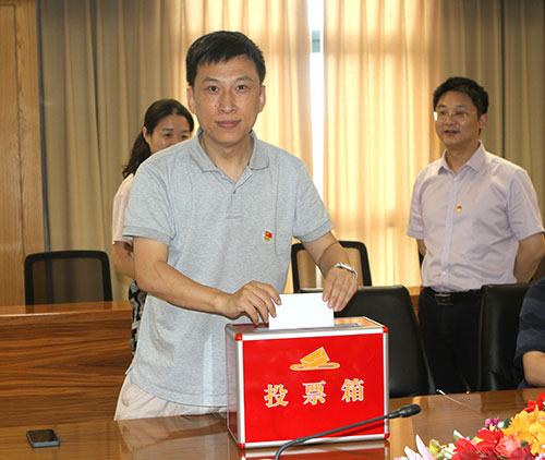 【匯聚青年力量 奮進時代征程】創力集團黨支部召開專題黨課暨預備黨員轉正黨員大會(圖5) 【匯聚青年力量 奮進時代征程】創力集團黨支部召開專題黨課暨預備黨員轉正黨員大會(圖5)