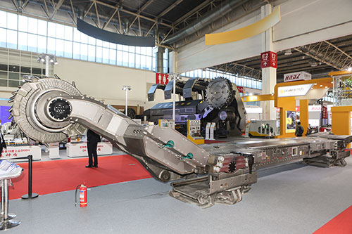 創力集團薄煤層大功率1200采煤機耀世而出(圖1) 創力集團薄煤層大功率1200采煤機耀世而出(圖1)