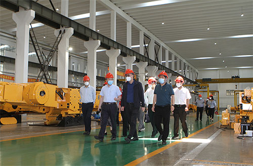 青浦區(qū)委書(shū)記徐建一行來(lái)我公司走訪考察(圖1) 青浦區(qū)委書(shū)記徐建一行來(lái)我公司走訪考察(圖1)