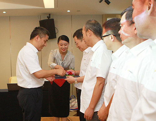 采煤機研究院導師授證1.jpg 采煤機研究院導師授證1.jpg