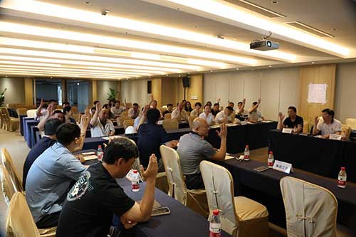 上海創(chuàng)力集團(tuán)組織召開(kāi)第三屆第十次職工代表大會(huì)——專題審議《員工手冊(cè)》(圖3) 上海創(chuàng)力集團(tuán)組織召開(kāi)第三屆第十次職工代表大會(huì)——專題審議《員工手冊(cè)》(圖3)