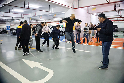 跳長繩3.jpg 躍動創力 智勝未來 | 創力集團2025年主題運動會圓滿落幕(圖12)